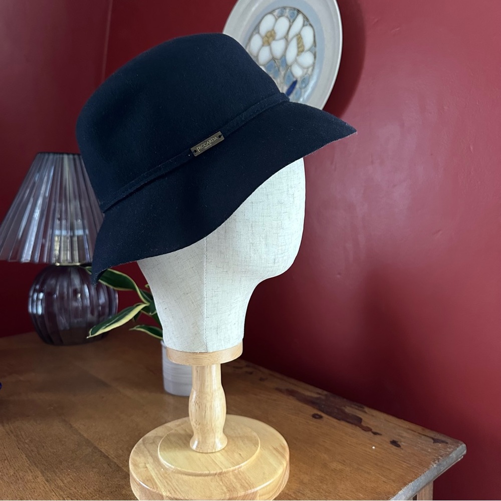 Piccarda Italy Women's Navy Wool Hat S/M Classic Minimalist
